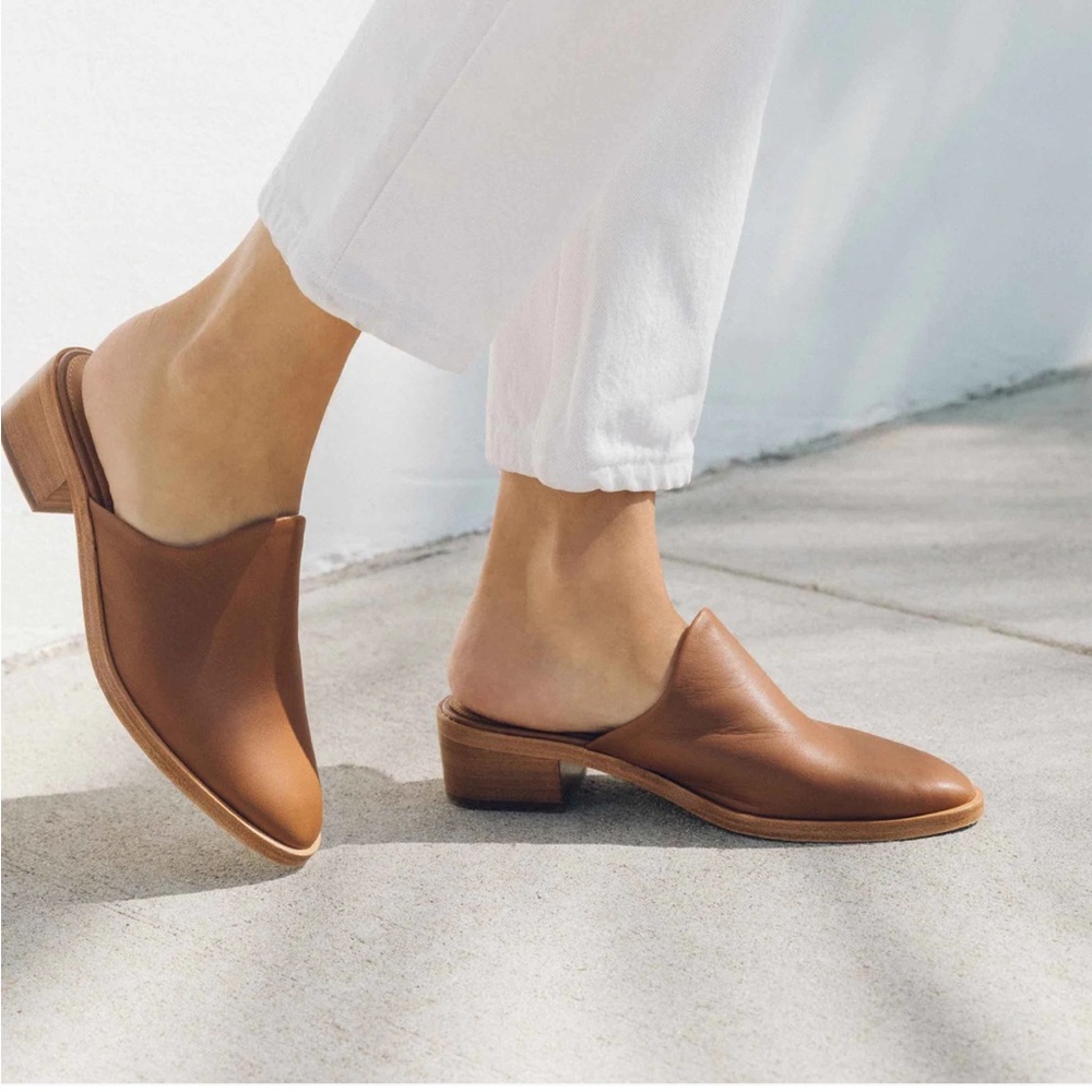 SOLUDOS Venetian mule in tan size 7.5
